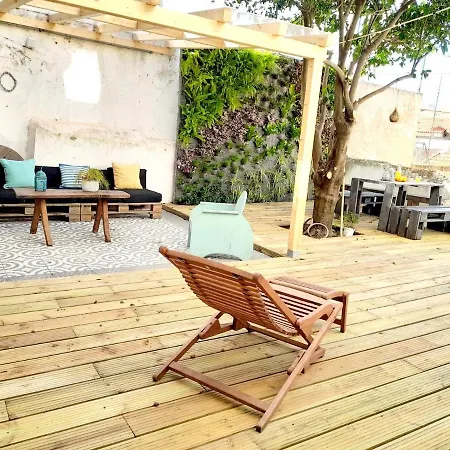 Orange Tree House Апартаменти